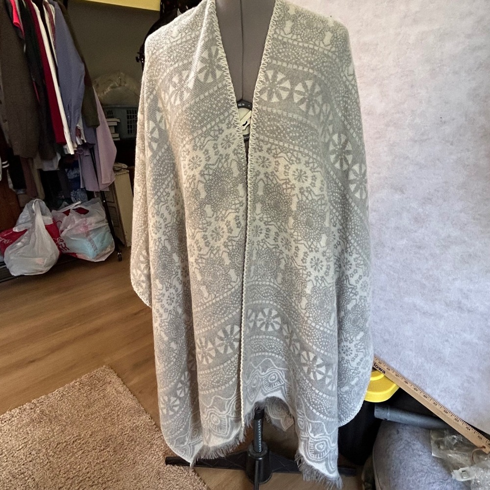Signature Collection Grey Cream Poncho Wrap Fair Isle Fringe Shawl/Cape